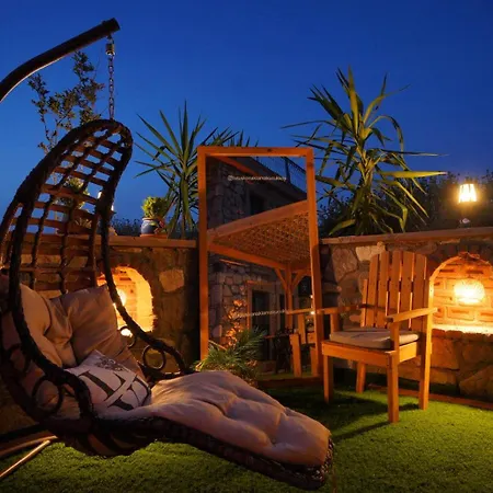 Hotel Lotus Kuecuekkoey Ayvalı